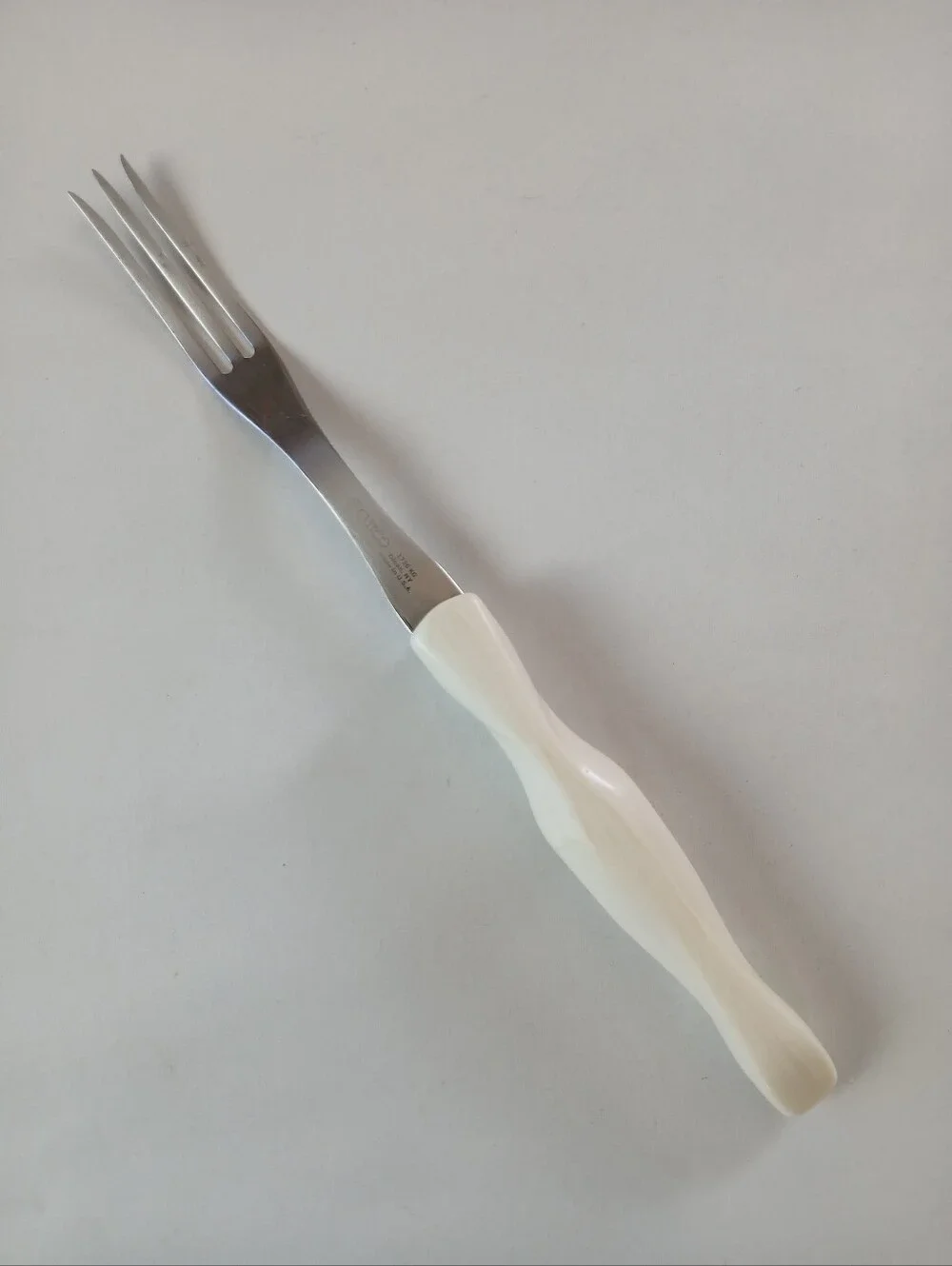 Cutco 1726 KG 3-Pronged Turning Fork With White Pearl Colored Handle